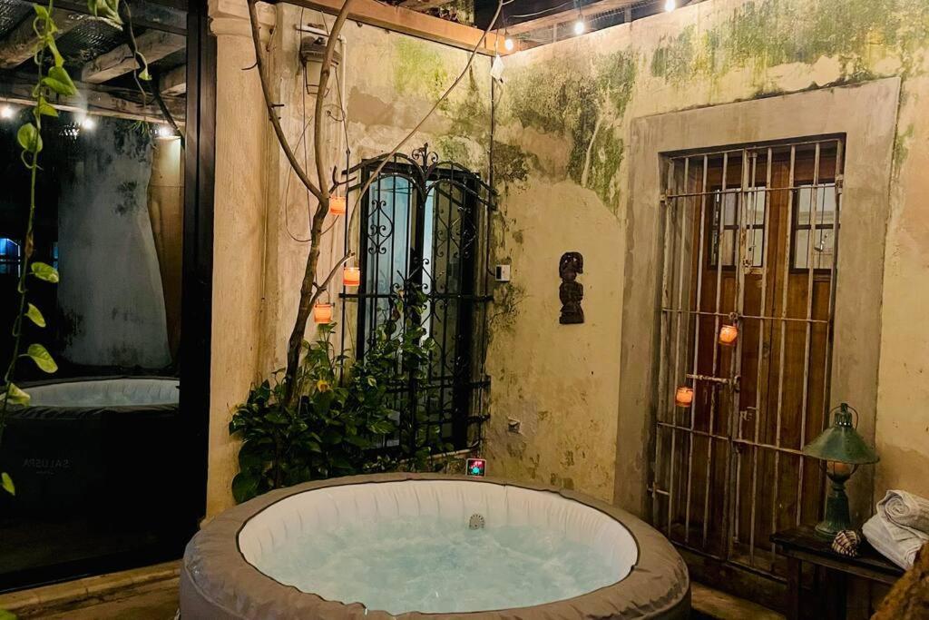 House Dzalbay Santa Lucia With Hot Tub Mérida Exterior photo